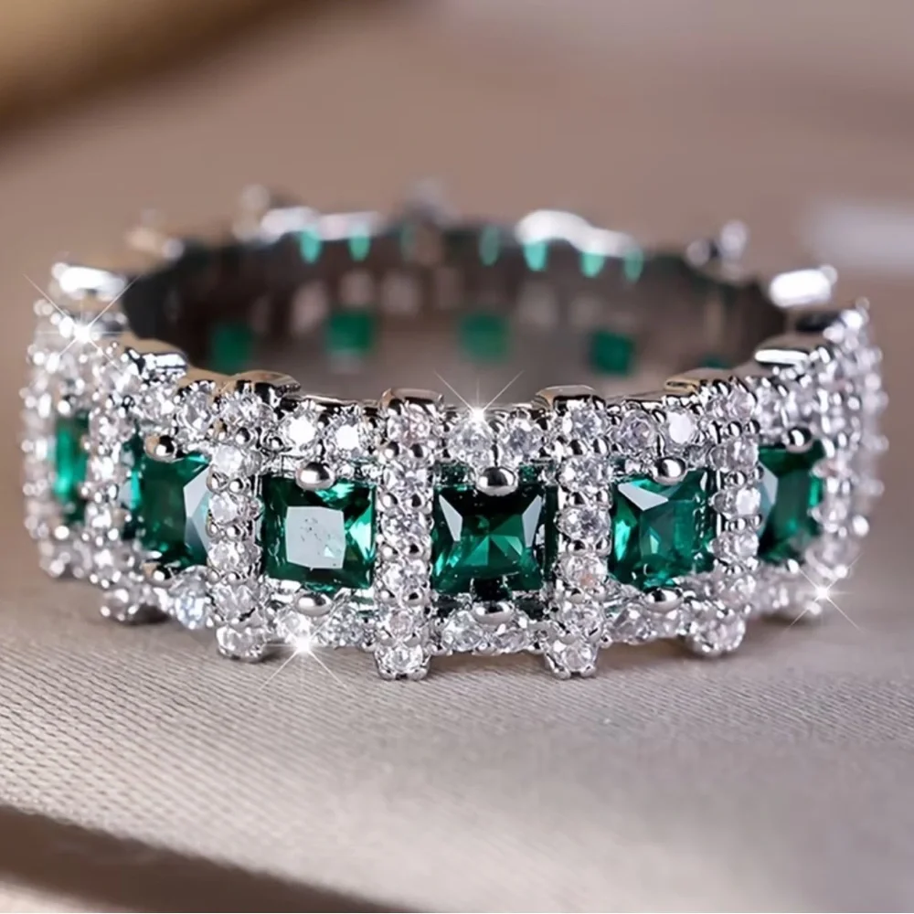 🆕 Beautiful Emerald Moissanite CZ Silver Cigar Band Ring